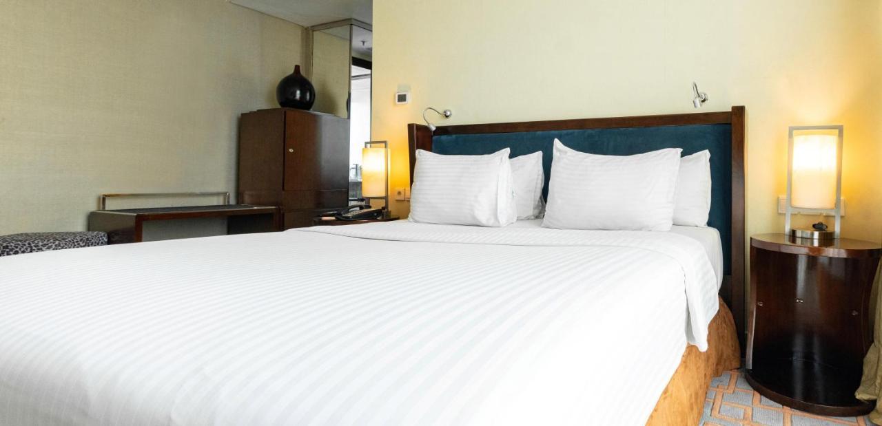 Cambridge Hotel Medan Zewnętrze zdjęcie