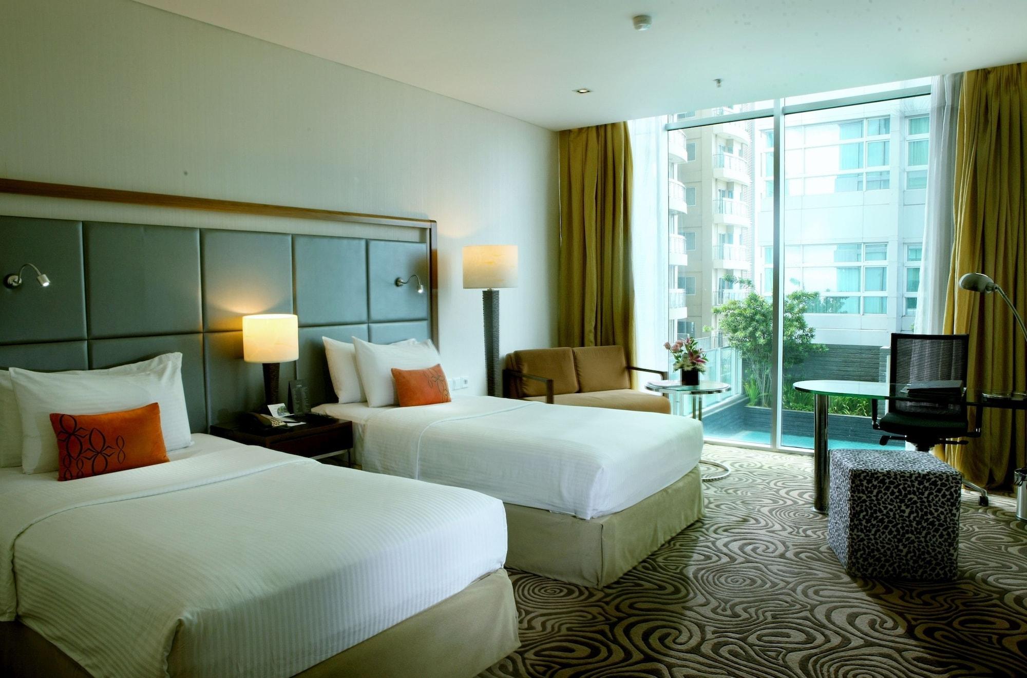 Cambridge Hotel Medan Zewnętrze zdjęcie