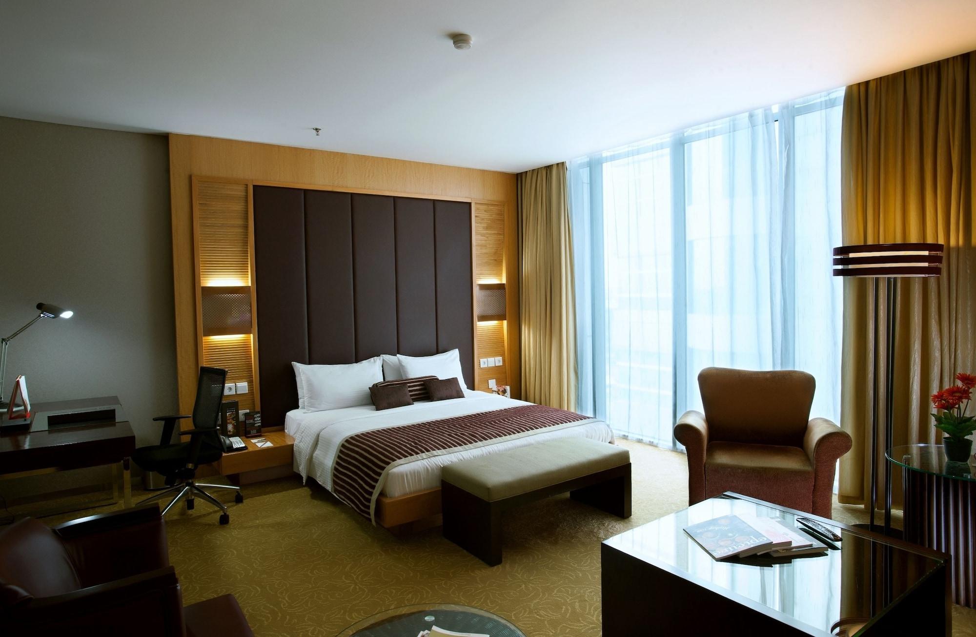 Cambridge Hotel Medan Zewnętrze zdjęcie