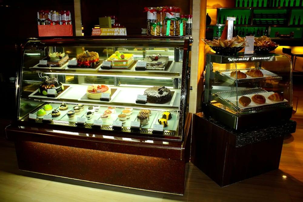 Cambridge Hotel Medan Zewnętrze zdjęcie