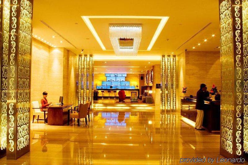 Cambridge Hotel Medan Wnętrze zdjęcie
