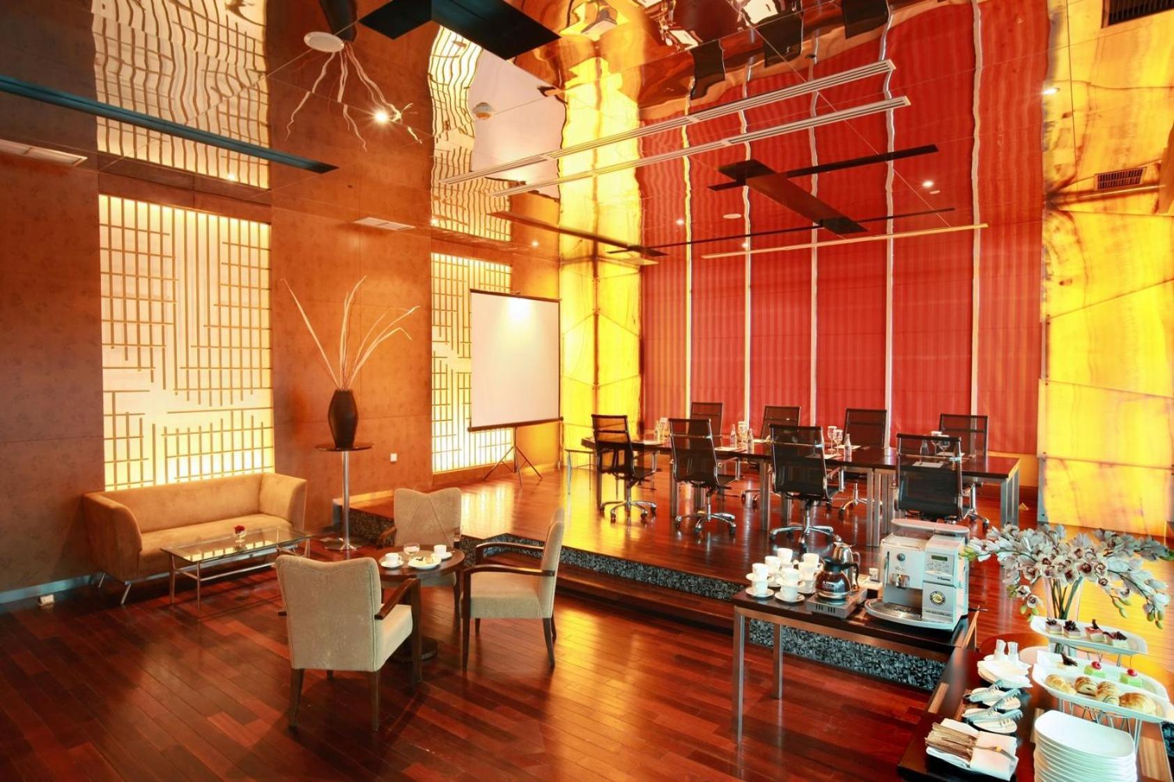 Cambridge Hotel Medan Zewnętrze zdjęcie