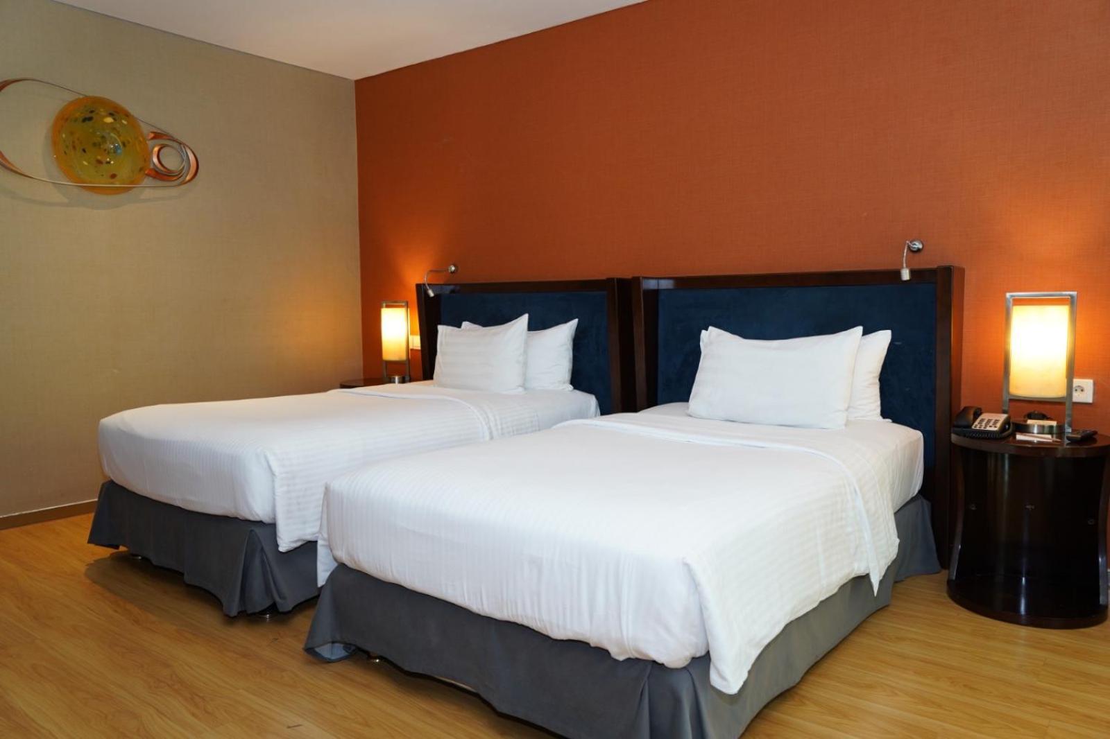 Cambridge Hotel Medan Zewnętrze zdjęcie