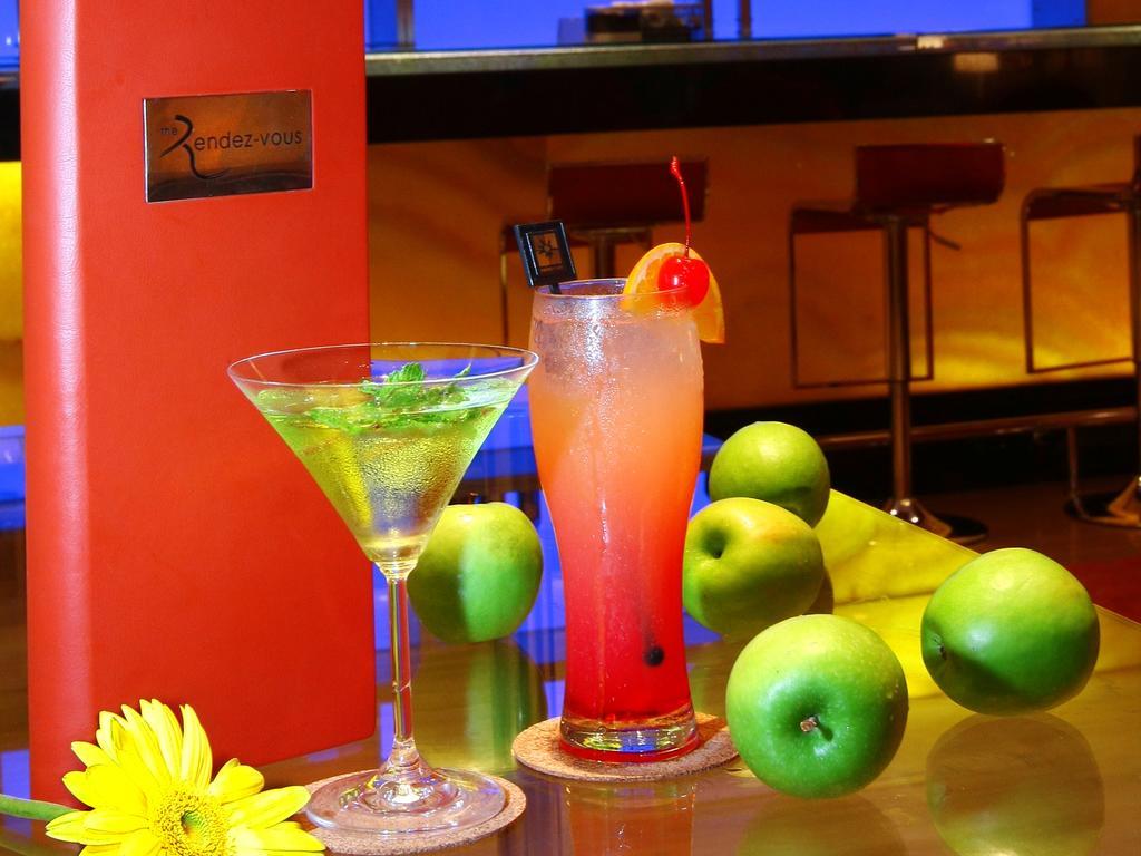 Cambridge Hotel Medan Zewnętrze zdjęcie