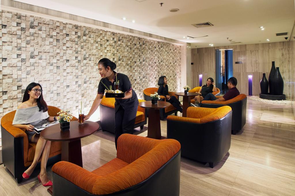 Cambridge Hotel Medan Zewnętrze zdjęcie
