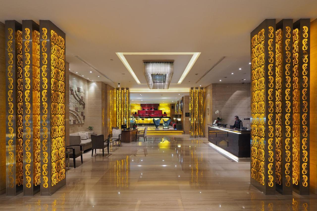 Cambridge Hotel Medan Zewnętrze zdjęcie
