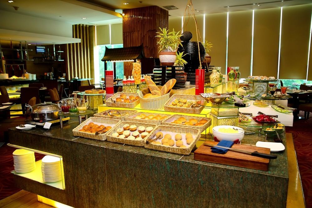 Cambridge Hotel Medan Zewnętrze zdjęcie