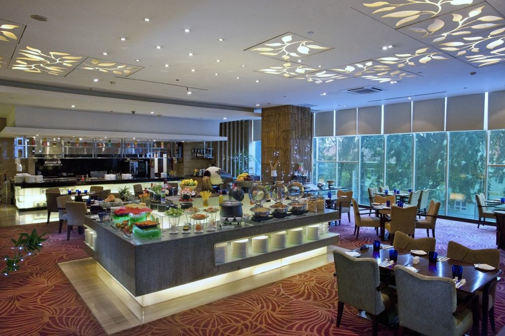 Cambridge Hotel Medan Zewnętrze zdjęcie